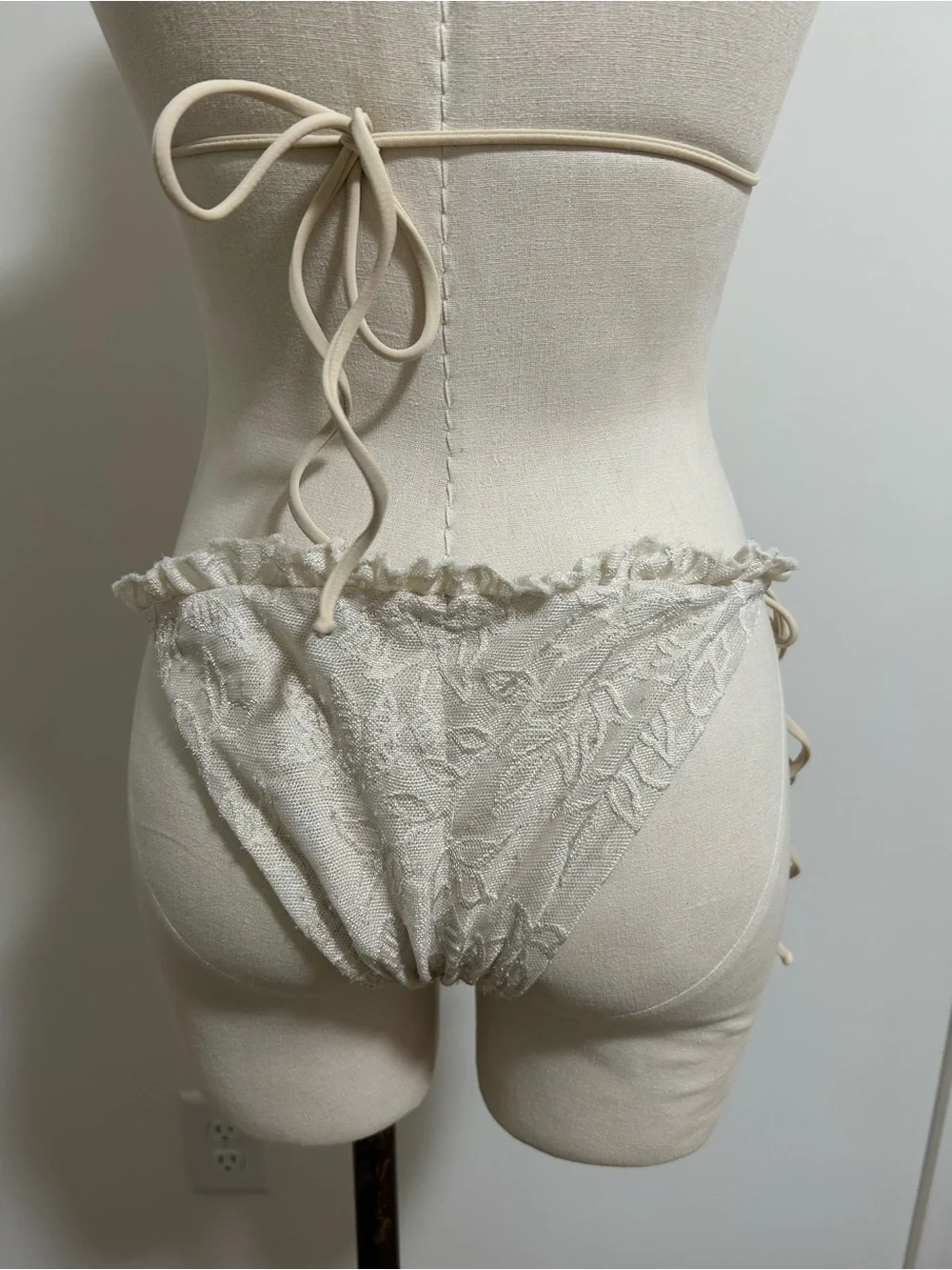 Lace Ruffle Bikini Set - Picture 5 of 7